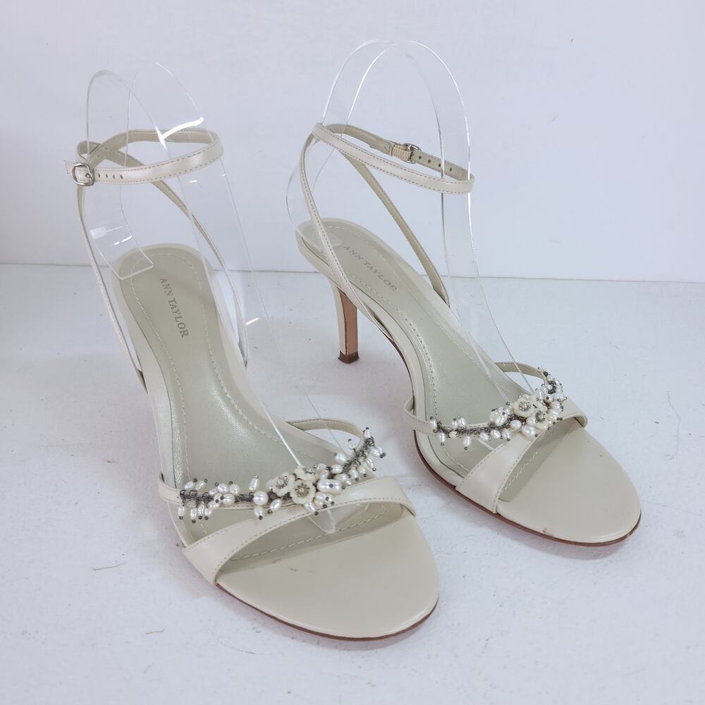 Ann Taylor Ivory Strappy Leather Heel Sandal Seed Pearl‎ Accents Floral Size 8M